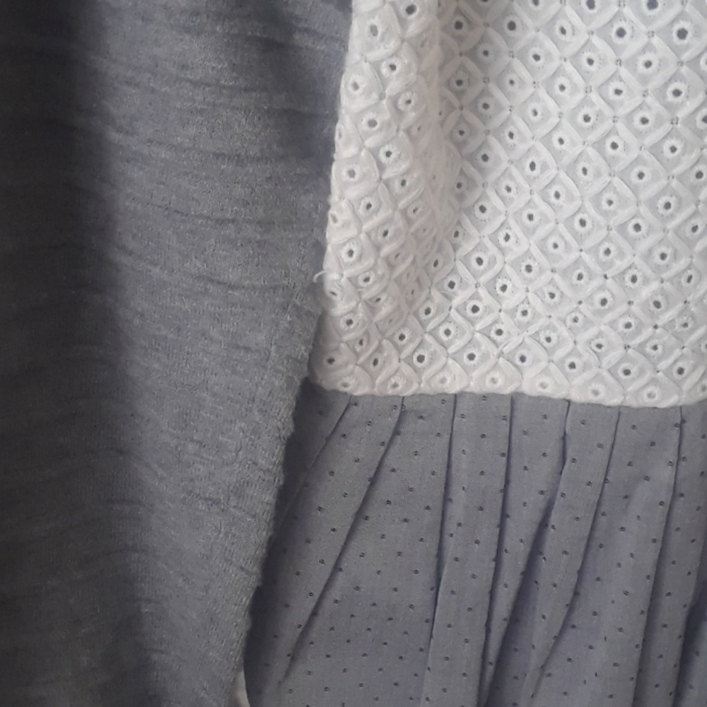 Gray blouse - Picture 3 of 4
